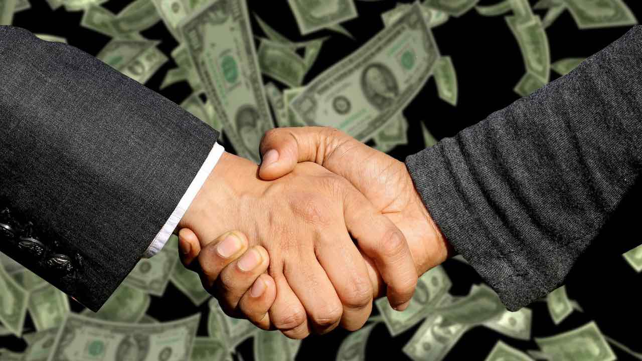shaking hands after making a good deal with your selling skills