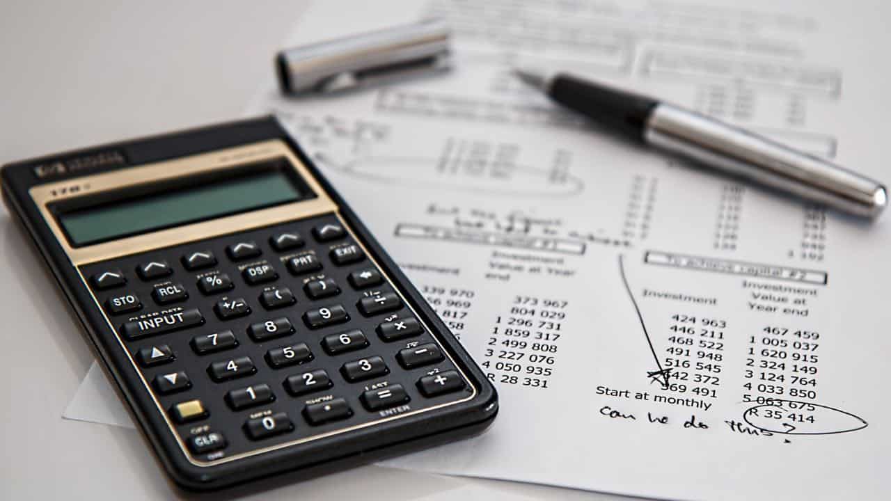 crunching the numbers to refinance student loans