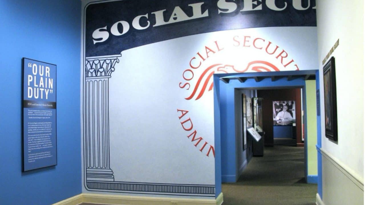 how does social security work